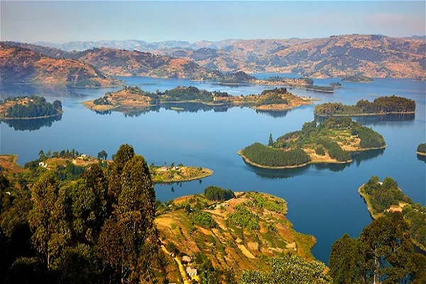 lake bunyonyi_